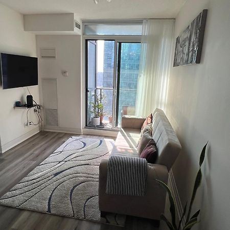 Prestigious 2-Bdrm Condo - Across From Scotiabank Arena Toronto Exterior foto